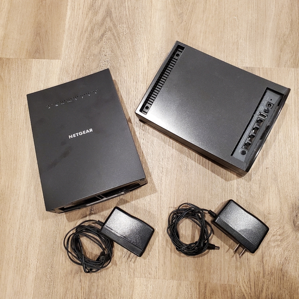 Netgear Nighthawk ex8000 wifi extender 2 available